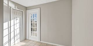 1452 Summit Street Gallery 18