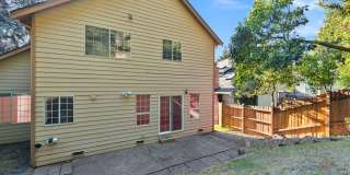 Beautiful 3-bedroom, 3-bath home on corner lot! Gallery 21