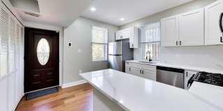Beautiful- 3Bed/2Bath Townhome! Gallery 3