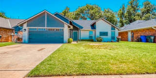 3-Bedroom Home with Spacious Yard in Norman Gallery 1