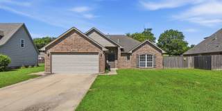 Claremore | 3 Bed | 2 Bath | Large Backyard Gallery 1