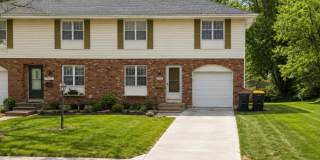 Spacious 3+ Bedroom 1/2 Duplex for Rent Gallery 1