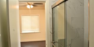 ☀️Newly Remodeled 2 Bed / 1 Bath Apartment Unit  – Great Layout Gallery 3