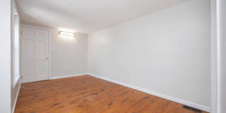 206 E CROSS ST Gallery 18