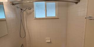 Newly Updated - Spacious 5 Bed 2 Bath Home Gallery 24
