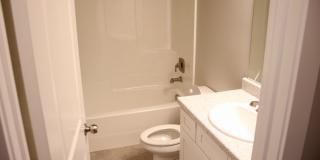 ✨ Beautiful 4 Bed / 2.5 Bath Townhome in The Exchange – Lehi Gallery 7