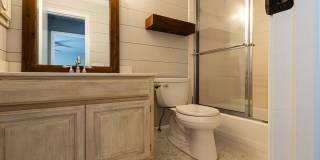 Luxurious Oasis with Poolside Serenity: Discover 17300 Zinc Drive, Edmond Gallery 26