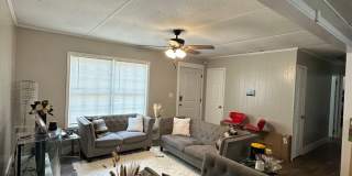 4 Bedroom, 2 bathroom home near Caterpillar Gallery 4