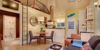 Furnished Cozy Bungalow Style Condo in Capitol Hill Gallery 5