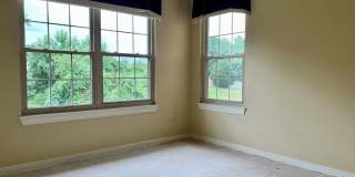 Charming 2 Bedroom/2 Bathroom Apartment Unit in Pond Condos! Gallery 9