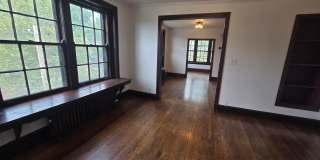 2 Bedroom, 1 Bathroom in Historical Woodland Avenue building! Gallery 3