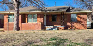 2209 NW Smith - HOT New Listing! Gallery 1