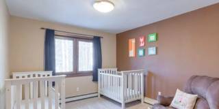 4 bedroom / 2 car garage / small dog on approval Gallery 5