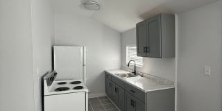 Penthouse Vintage Apartment in Historic Home Near Downtown Gallery 9