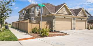 Spacious 4BR 3 Bath  End-unit Townhouse with 2-Car Garage in Erie, Boulder County (BVSD) Gallery 1