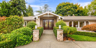 Welcoming Clyde Hill 5 Bedroom 3 Bath Home Gallery 1