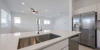 Beautiful 4 bedroom plus den home in Aloravita Gallery 25