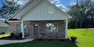 Charming 3BR/2BA with Easy Access to Shopping & Dining Gallery 1