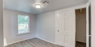 2607 East 10th Street Gallery 23