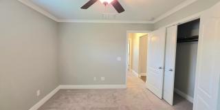 Spacious 3-Bedroom Home - Stonechase Gallery 16