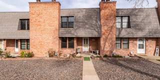 Beautifully Maintained Townhome with Fantastic Amenities Gallery 1