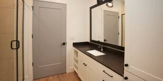 Luna Upper Westside Gallery 88