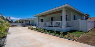 2 Bedroom, 1 Bathroom Oasis with Yard and 1-Car Garage Gallery 1