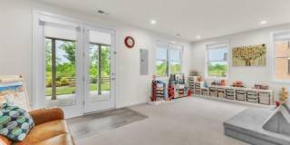 23575 HOPEWELL MANOR Terrace Gallery 32