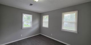 Spacious 4 Bed / 2.5 Bath Home with 2 Living Areas Gallery 14