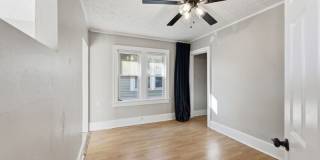 1452 Summit Street Gallery 16