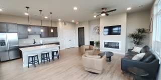 880 N Main Gallery 28