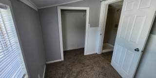 Cozy House with Large Yard Gallery 9