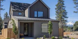 Gorgeous BRAND NEW 3-Bdr/2.5-bath with Loft in beautiful Sunset Meadows! -Sisters, Oregon Gallery 1