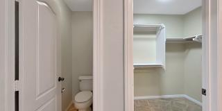 SD: Bright 2BD/2.5BA Townhome in Point Loma with Fireplace, Private Balcony & Tandem Garage Gallery 17