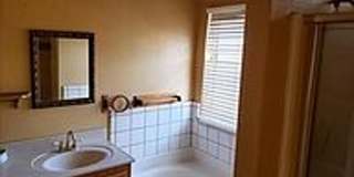 Beautiful 3/2 in Oak Knolls Gallery 4