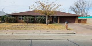 Beautiful 4 Bedroom / 2 Bath Large Home with Refrigerated Air Gallery 1