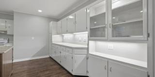 Newly updated home in West Burlington Gallery 5