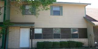 2 STORY TOWNHOUSE , CLOSE TO SHOPPING AND RESTAURANTS 2 STORY TOWNHOUSE , CLOSE TO SHOPPING AND RESTAURANTS Gallery 1