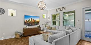 207 S MOODY Avenue Gallery 18