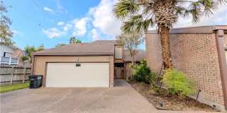 Beautifully renovated courtyard townhome in the heart of Corpus Christi Gallery 1
