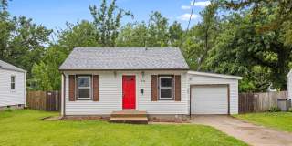 1 Bedroom/ 1 Bath Home - Fenced in back yard and 1 Stall Garage Gallery 1