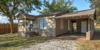 209 N Richardson Street Gallery 1