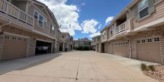 Bright Open-Concept Condo with 1-Car Garage in Prime Commuter Location Gallery 29
