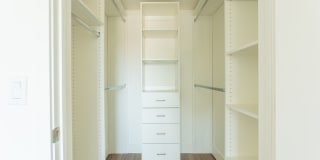 1450 S Barrington Ave Gallery 28