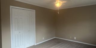 137 N Springs Court Gallery 12