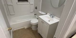 Charming 2 bedroom 1 bath duplex - Open To Section 8 Gallery 4