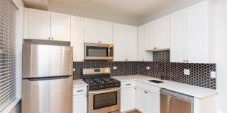 658 W Wrightwood Gallery 2