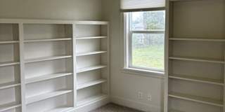 4Bd/1Ba Two Story House - Available to View! Gallery 16