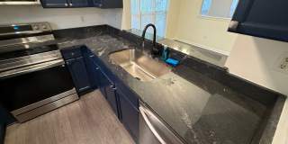 Beautiful End-unit townhome in university with Primary bedroom on 1st floor Gallery 3