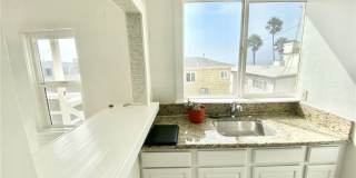 4209 The Strand Gallery 7